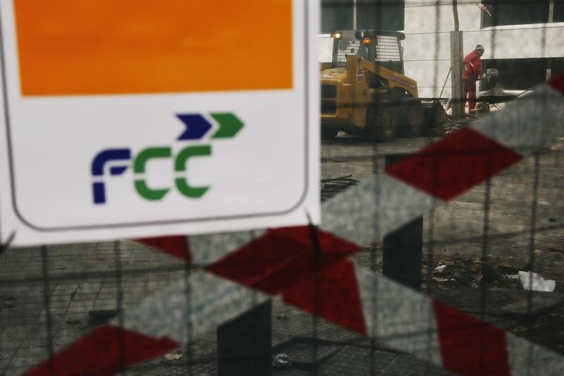 &copy; Reuters.  Spain&#39;s High Court charges builder FCC over Panama contracts