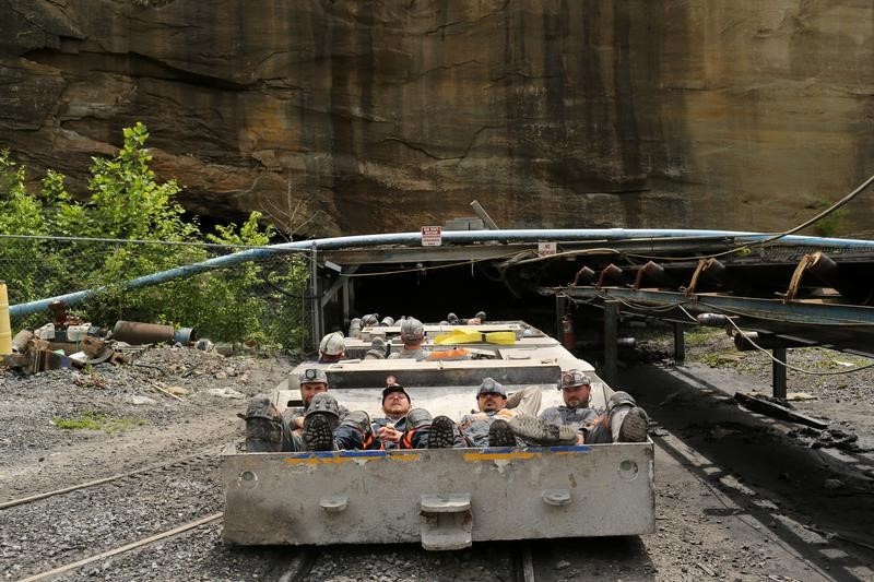 &copy; Reuters.  Rio Tinto desafia queda do carvão e busca US$606mi por ações de mina