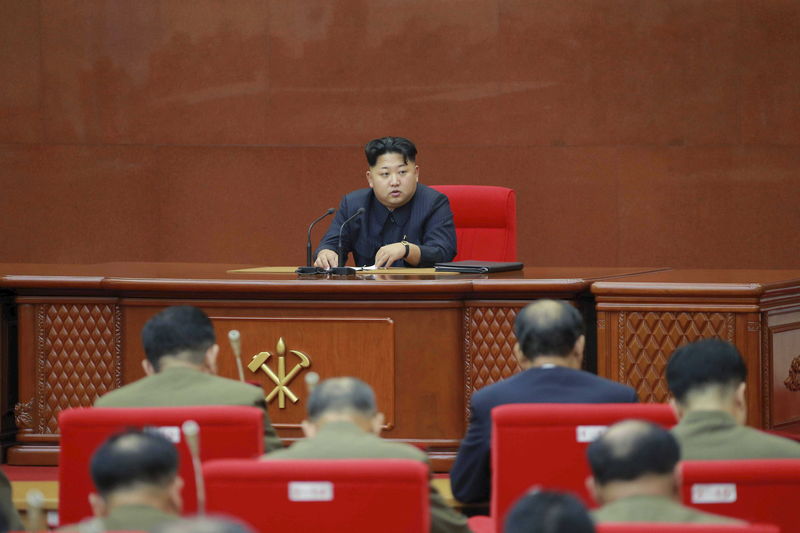 &copy; Reuters.  Corea del Norte dispara cinco proyectiles de corto alcance hacia el mar