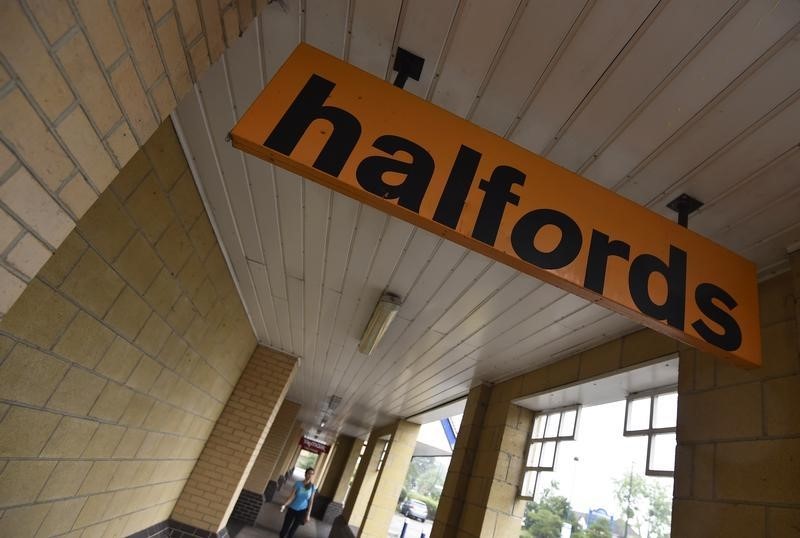 &copy; Reuters.  Halfords shares fall after its profits slide on market weakness
