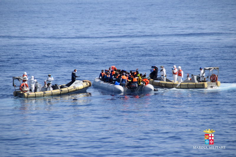 &copy; Reuters.  Navio de caridade diz que segurança de migrantes aguardando desembarque na Itália está em risco