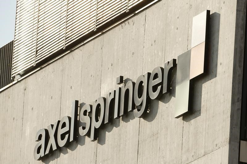 &copy; Reuters.  Canada&#39;s CPPIB to join KKR in building Axel Springer stake