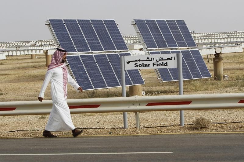 &copy; Reuters.  السعودية تبدأ تلقي طلبات تأهيل الشركات لمشروعات الطاقة المتجددة بالسعودية