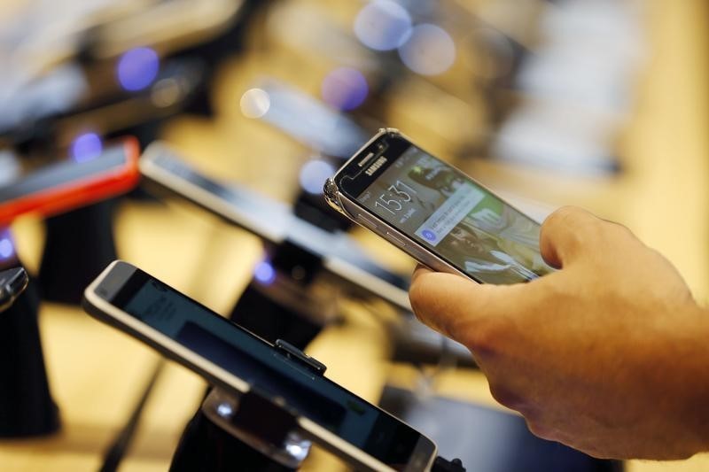 ROUNDUP: Behörde eröffnet erstmals Bußgeldverfahren gegen Handynetzbetreiber
