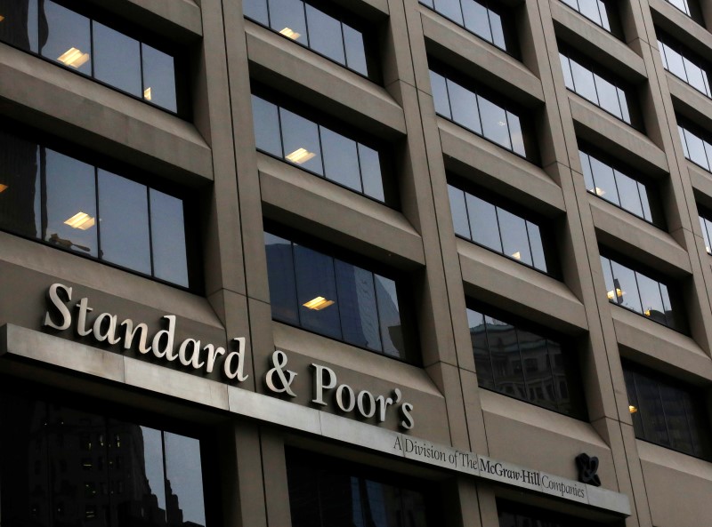 &copy; Reuters.  S&P снизило рейтинги 8 крупнейших американских банков 