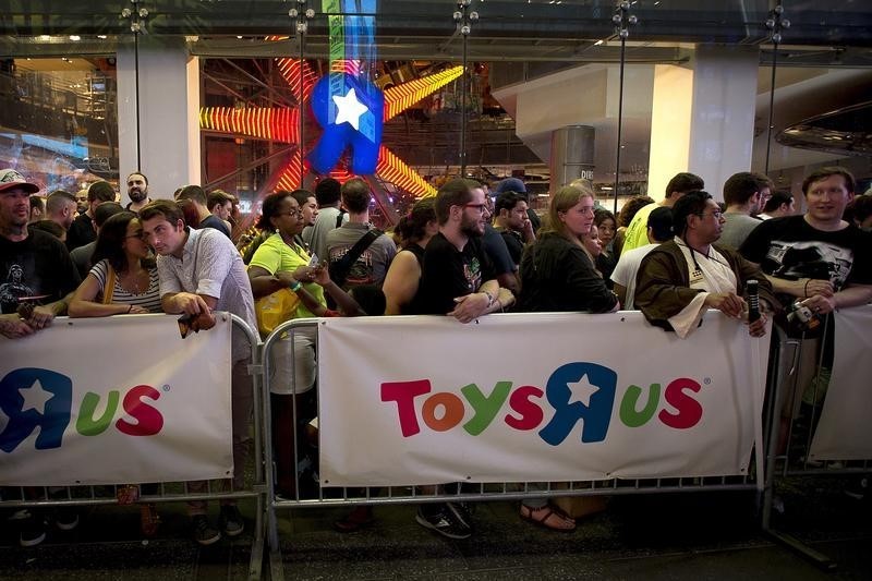 &copy; Reuters.  Toys"R"Us taps law firm to weigh restructuring options - source