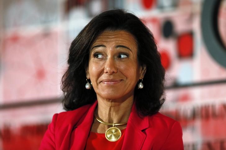 &copy; Reuters.  Santander reelige mañana a Ana Botín y aprueba un dividendo opción para 2017