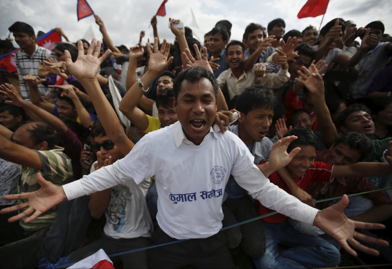 &copy; Reuters.  Cientos de empresas cerradas y 400.000 empleos perdidos por protesta en Nepal