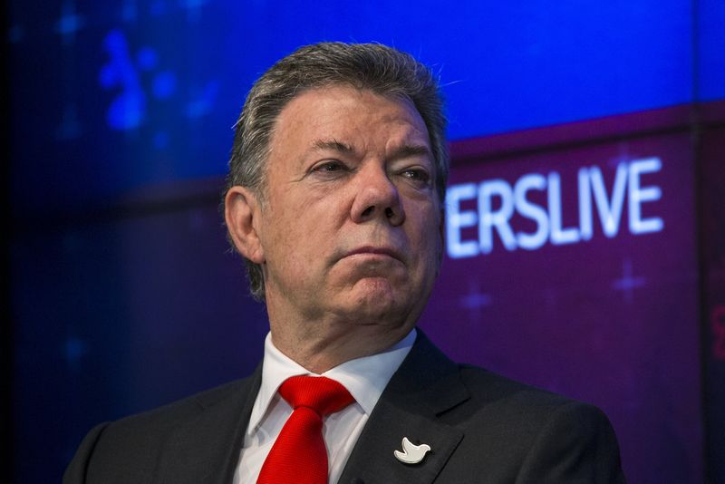 &copy; Reuters.  Santos pide a Panamá "un mínimo de información" para combatir evasión