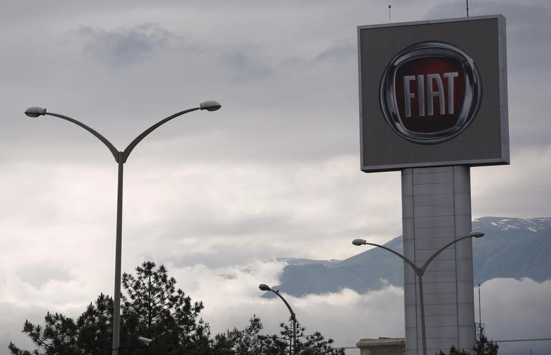 &copy; Reuters.  Fiat y Renault se hunden tras la ruptura de negociaciones de fusión