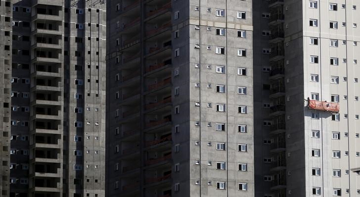 &copy; Reuters.  Sao Paulo mayor declares war on wall writers