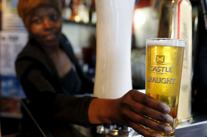 &copy; Reuters.  Beer merger advisers land mega-deal by telling clients when to say no