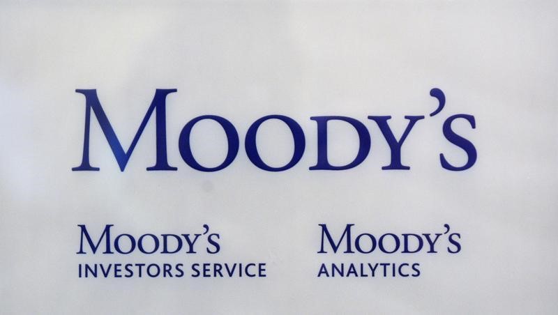 Γιατί η Moody's αναβάθμισε τις προοπτικές της Ελλάδας αλλά όχι την επενδυτική της βαθμίδα