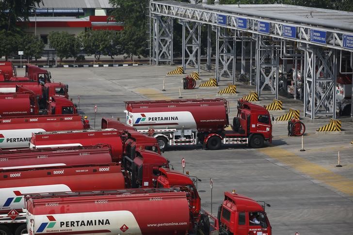 &copy; Reuters.  RPT-UPDATE 1-Indonesia's Pertamina targets 42 pct increase in 2017 crude output