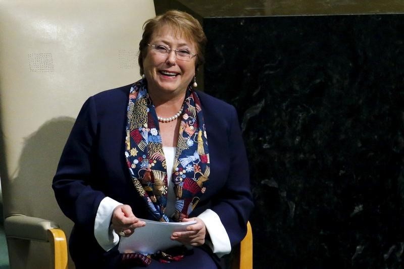 &copy; Reuters.  Magnate chileno Luksic admite que fue un error reunión con nuera de Bachelet por millonario crédito