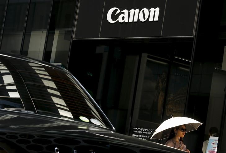&copy; Reuters.  Canon corta previsão de lucros para o ano por fraca demanda da China