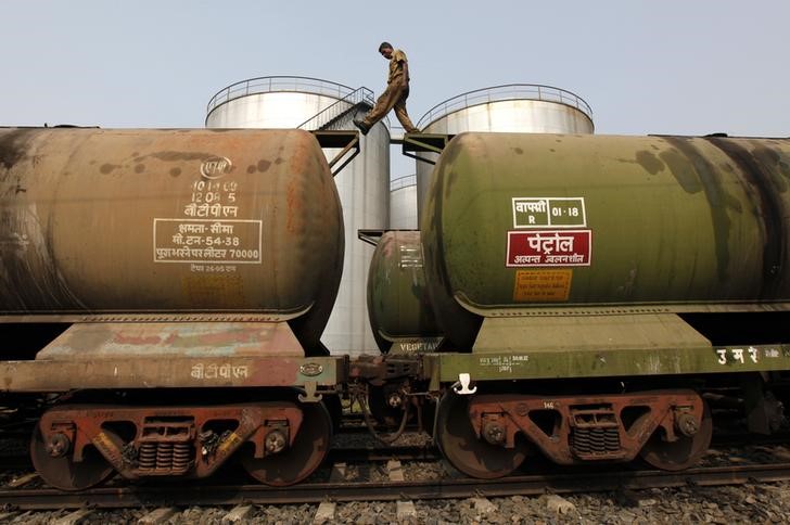 &copy; Reuters.  Indian Oil plans to buy N. American sour crude for the first time - sources