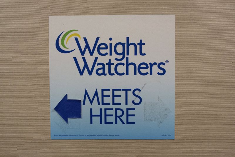 &copy; Reuters.  Weight Watchers a picco nei premarket; balzo Best Buy, tonfo Blue Apron