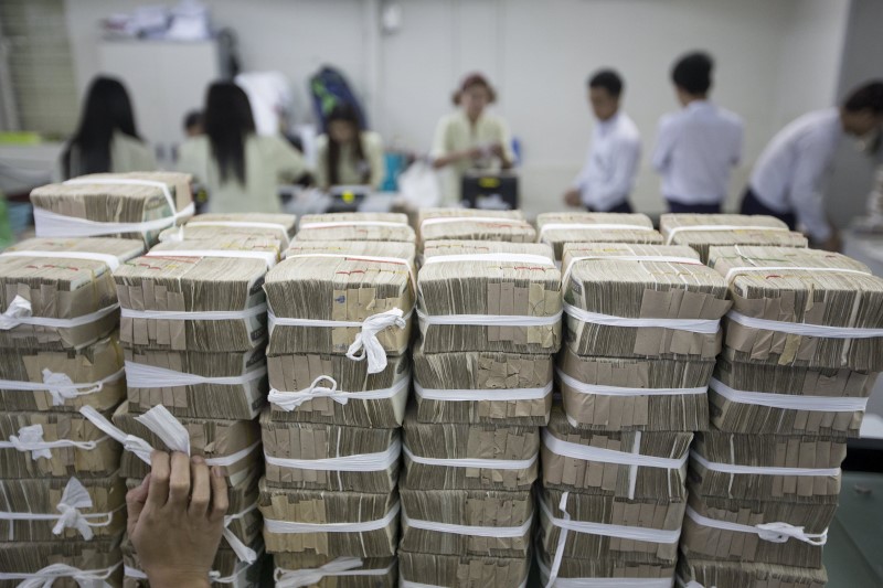 &copy; Reuters.  政局不稳叠加疫情冲击经济 缅甸货币汇率一个月内暴跌60%