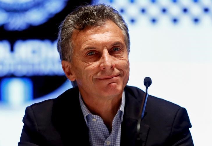 &copy; Reuters.  El Gobierno argentino oficializa nuevas políticas cambiarias
