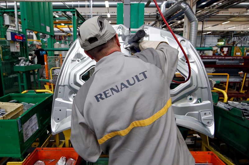 Stellantis and Renault will Partially Suspend Production in Spain