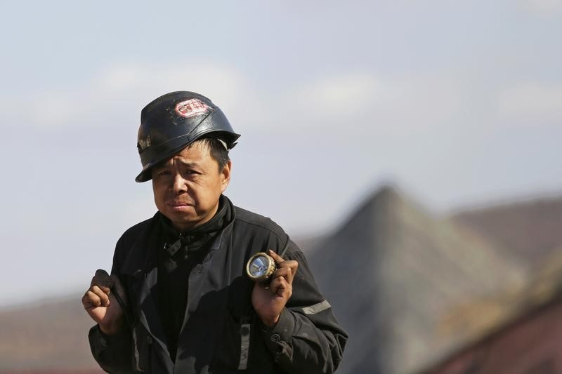 &copy; Reuters.  Zijin Mining's 2015 profit falls 29 pct on weak gold, base metal prices