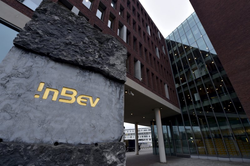 &copy; Reuters.  AB InBev eleva objetivo de ahorro de fusión a 2.800 mln dlrs