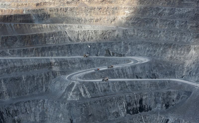 Minério de ferro salta na China com cortes de produção devido à poluição