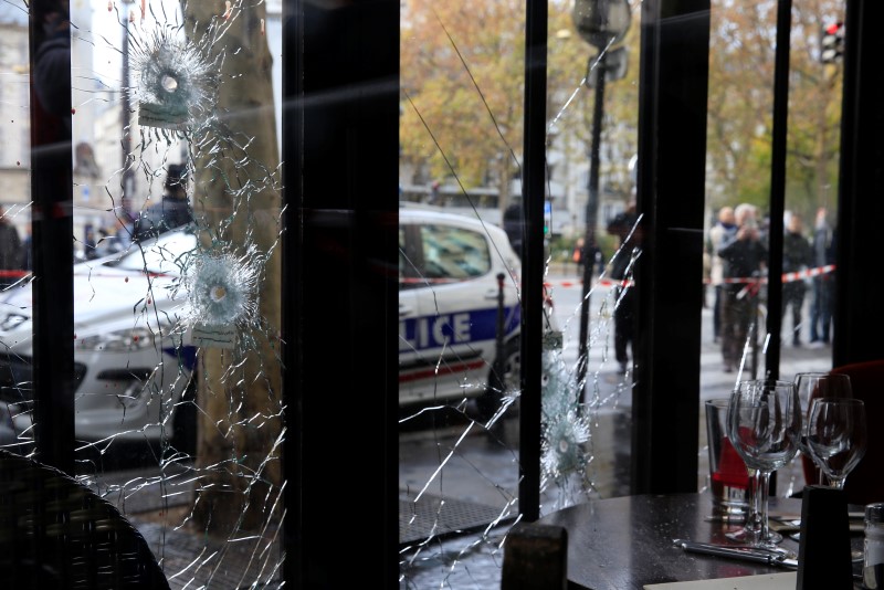 &copy; Reuters.  Три человека погибли в результате стрельбы, захвата заложников во Франции - источники