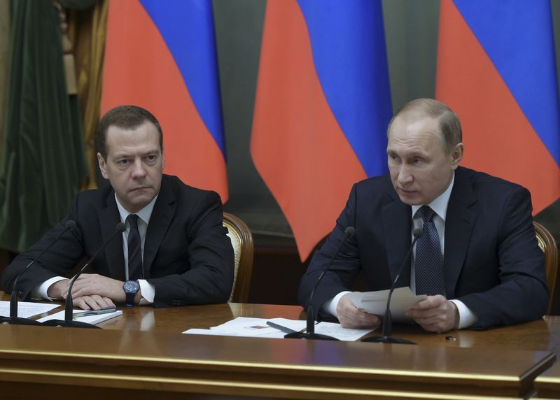 &copy; Reuters.  В.Путин перед Новым Годом 19 декабря проведет встречу с членами кабинета