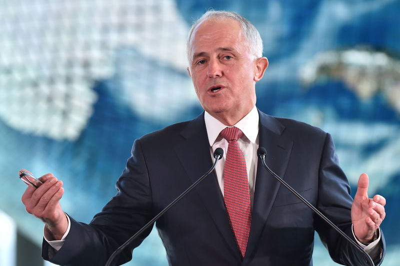 &copy; Reuters.  PNG says Australia responsible for hundreds of asylum seekers when detention camp closes 