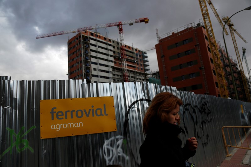 &copy; Reuters.  CORRECTED-(OFFICIAL)-Spain's Ferrovial explores sale of global services biz - FT (Dec 2) 