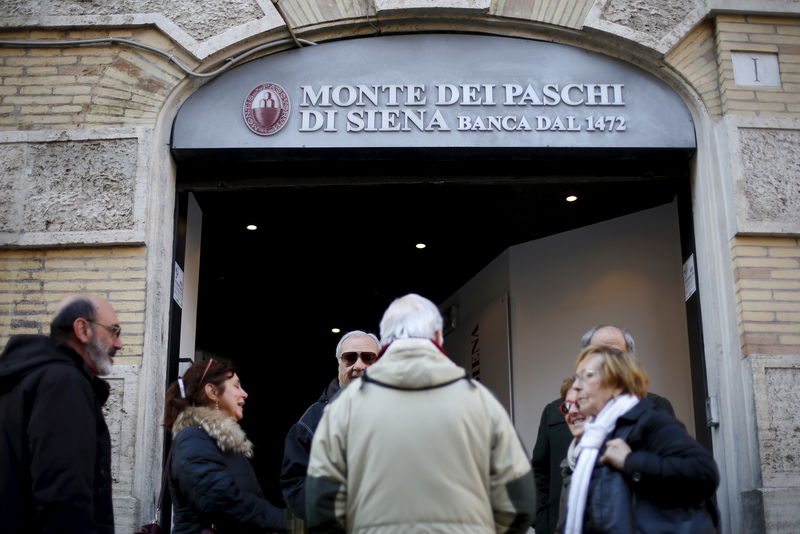 &copy; Reuters.  El banco Monte Paschi cae casi un 10 % tras volver a cotizar en Bolsa