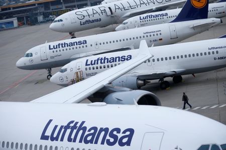 Lufthansa Q3 profit flat, record revenue lifts full-year outlook