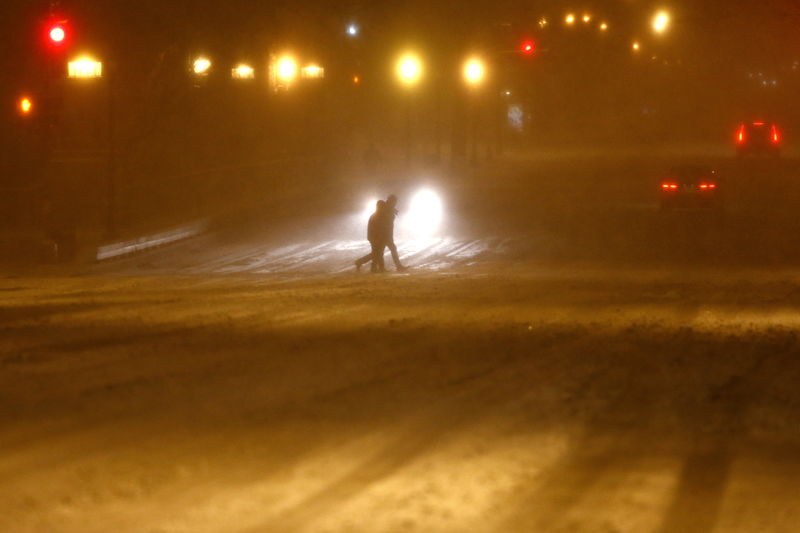 &copy; Reuters.  Record-breaking cold clobbers two-thirds of the U.S. 