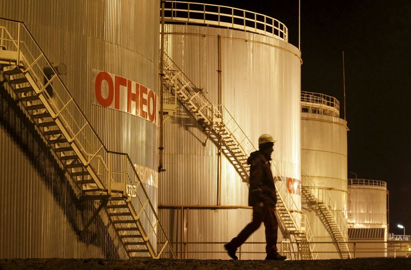 Oil Tumbles Almost 4% on China Concerns
