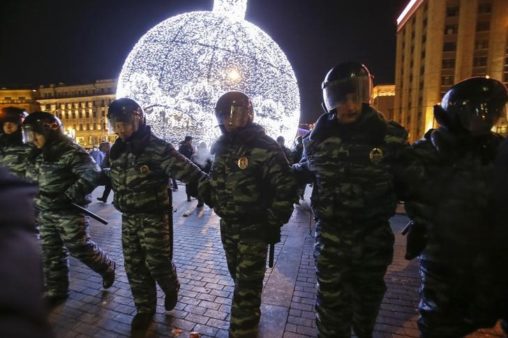 &copy; Reuters.  В ходе схода граждан возле ВДНХ в Москве задержано 3 человека