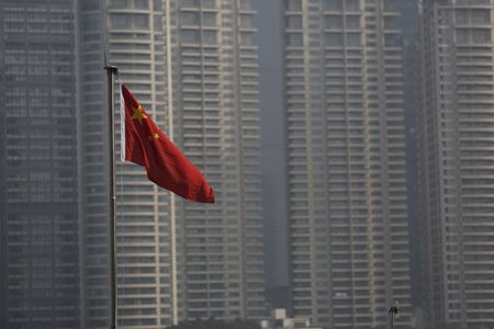СМИ: иностранные инвесторы массово избавляются от китайских активов