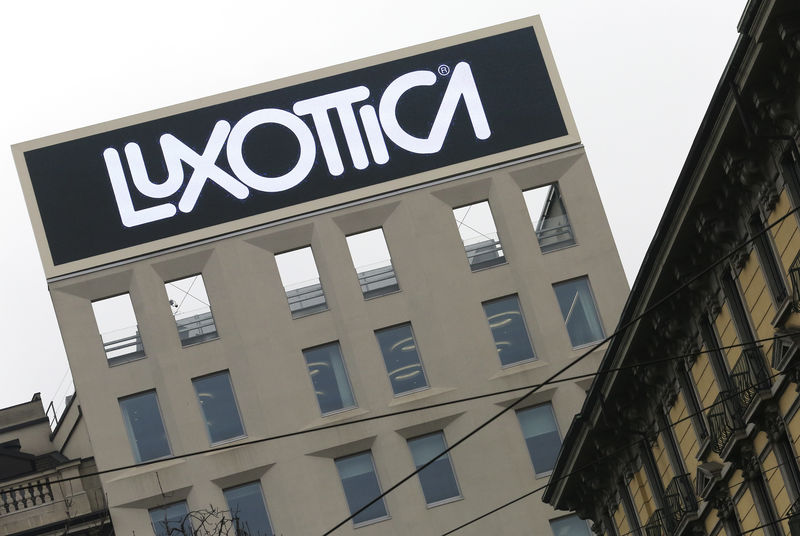 &copy; Reuters.  Luxottica forte in borsa dopo notizia su atteso ok Ue a fusione con Essilor