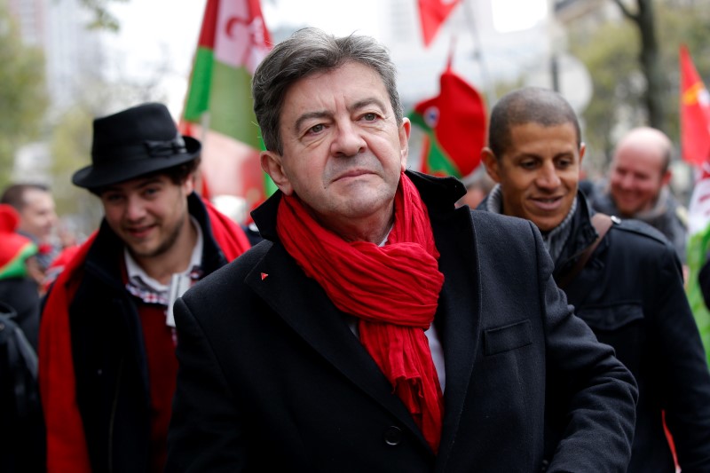 &copy; Reuters.  Jean-Luc Mélenchon jette un pavé dans la mare de la gauche