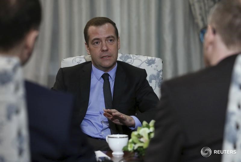 &copy; Reuters.  Медведев обвинил США в давлении на мировую экономику