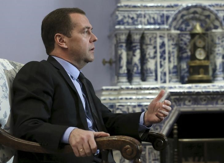 &copy; Reuters.  Д.Медведев пообещал, что на его новогоднем столе будут отечественные продукты
