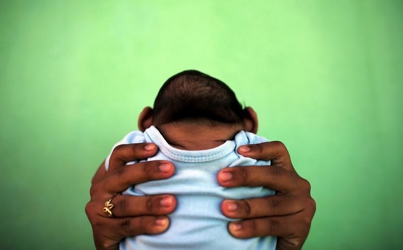 &copy; Reuters.  Em estudo sobre Zika, médicos brasileiros apontam graves danos cerebrais em bebês