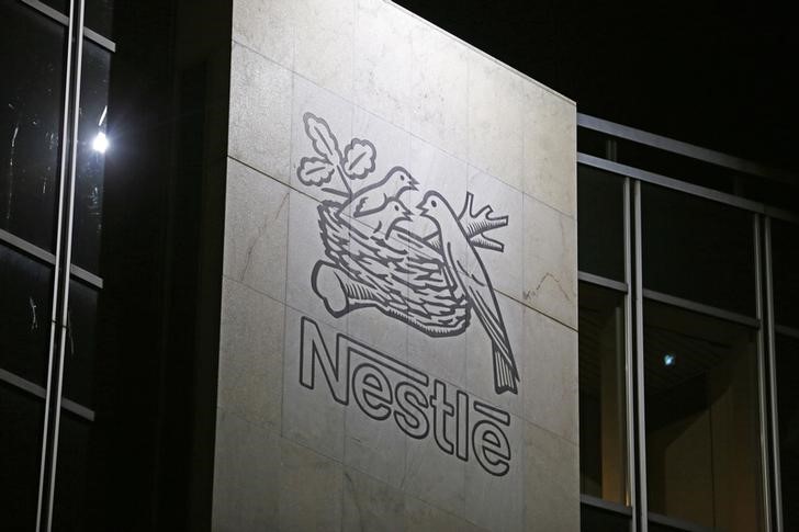 &copy; Reuters.  Schweizer Börse gibt nach - Nestle und Novartis belasten