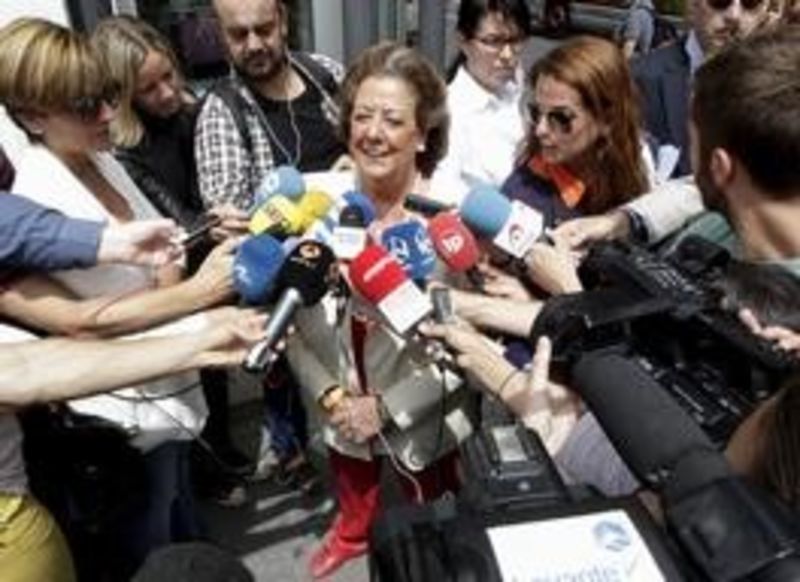&copy; Reuters.  Barberá defiende su inocencia y rechaza dimitir tras los escándalos de corrupción