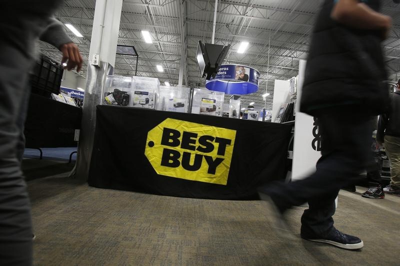 Best Buy Gains As Consumer Spending Spree Makes It Raise Forecast