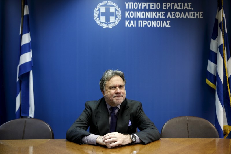 &copy; Reuters.  Ministro Trabajo promete que Grecia no sacrificará los derechos laborales