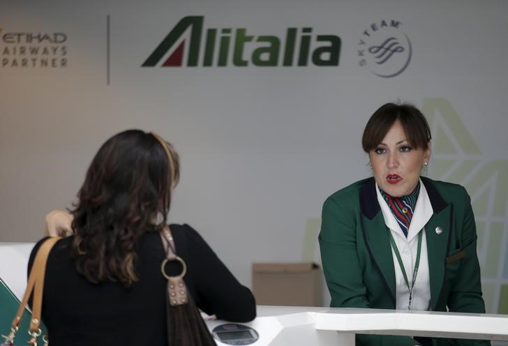 &copy; Reuters.  Alitalia deve cortar 2.037 empregos e reduzir tripulação de voos