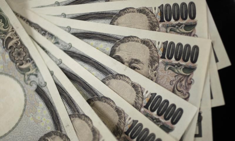 Asia FX rises, Japanese yen hits over 7-mth high on BOJ speculation