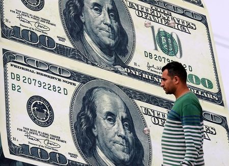 عاجل:  مؤشر الدولار يرتفع بقوة بـ 0.7% بعد الانكسار هبوطًا..وهذه العملة تسقط أرضًا